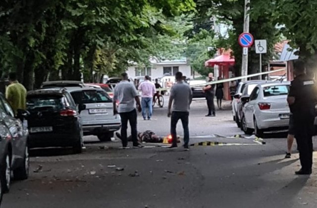 Incident dramatic &icirc;n Bacău. Un bărbat a fost ucis după ce a atins oglinda unei mașini 