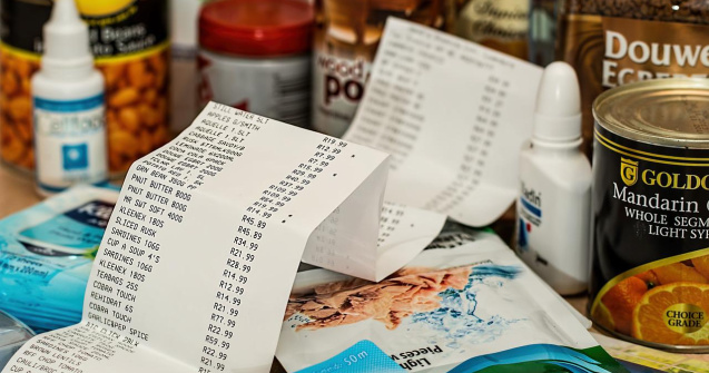 Cu cât s-au scumpit alimentele de bază în ultimul an