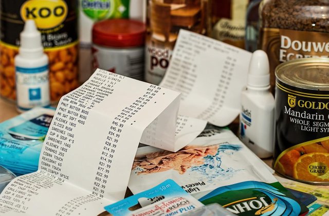 Seceta crește prețul m&acirc;ncării. Cu c&acirc;t s-au scumpit alimentele de bază &icirc;n ultimul an 