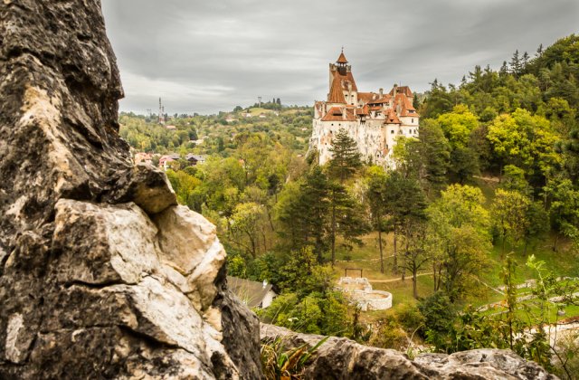 Străinii revin &icirc;n Rom&acirc;nia. Turiștii au lăsat 2 milioane de euro la Bran 