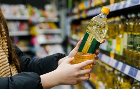 Uleiul a devenit un moft. Record - un litru se vinde cu 17 lei