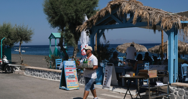 Sezon estival fără personal. Anunț de angajare luat în râs