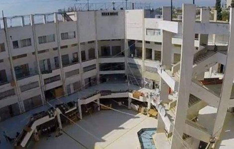  Video  Mall-ul parasit care adaposteste mii de refugiati sirieni