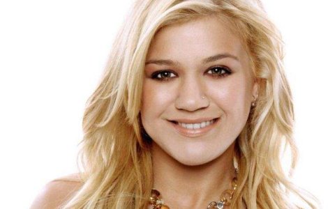 Cantareata pop Kelly Clarkson a nascut o fetita