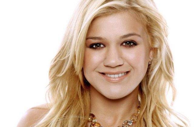 Cantareata pop Kelly Clarkson a nascut o fetita