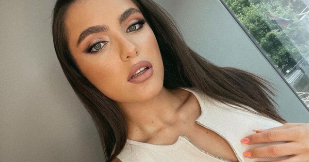 Alexia Eram a luat, în sfârșit, permisul de conducere. Fiica Andreei Esca a făcut școala de șoferi de trei ori: „Nu a avut timp să învețe”