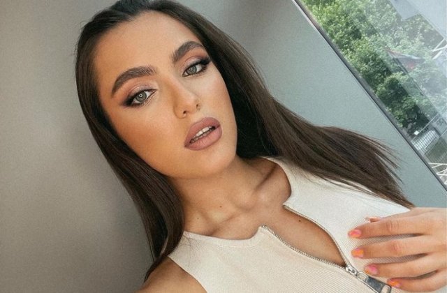 Alexia Eram a luat, &icirc;n sf&acirc;rșit, permisul de conducere. Fiica Andreei Esca a făcut școala de șoferi de trei ori: &bdquo;Nu a avut timp să &icirc;nvețe&rdquo;