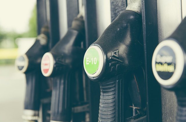 Plata la benzinării se va moderniza. Cine va putea opta pentru această variantă 