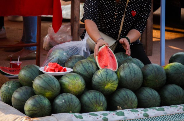 O v&acirc;nzătoare de pepeni a &icirc;nvins Poliția &icirc;n instanță, după ce a fost amendată cu 4.000 de lei 