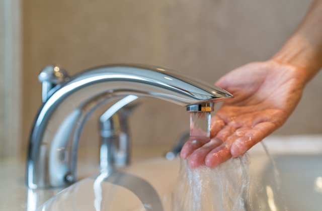 1 din 3 blocuri din Capitală nu are apă caldă. Probleme tot mai multe, angajați tot mai puțini