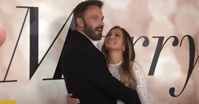 Jennifer Lopez și Ben Affleck s-au căsătorit în Las Vegas