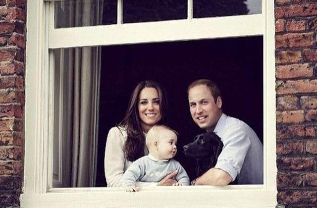 Printul George, vazut facand primii pasi in public