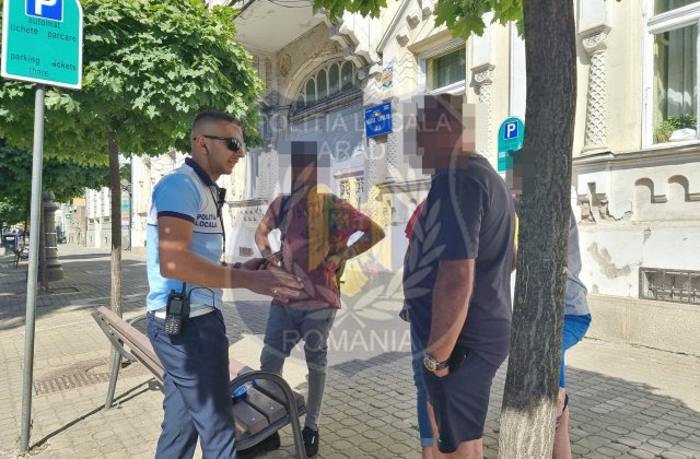 Portofel cu droguri găsit pe stradă, &icirc;n Arad, ajuns la polițiștii locali