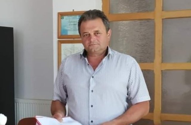 Trei persoane au murit după ce au căzut &icirc;ntr-o fosă septică, &icirc;n județul Mureș. Printre ei, și primarul localitații