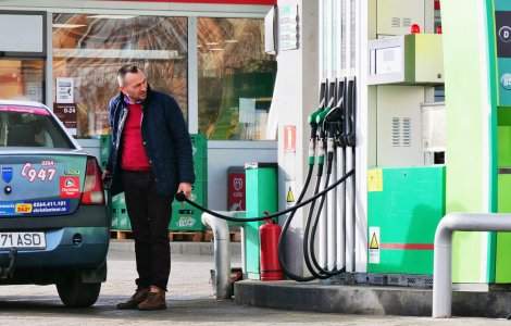 Surpriză la pompă: Prețul bezinei a coborât sub 8 lei