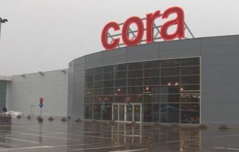 O bucată de tavan dintr-un hipermarket s-a prabusit