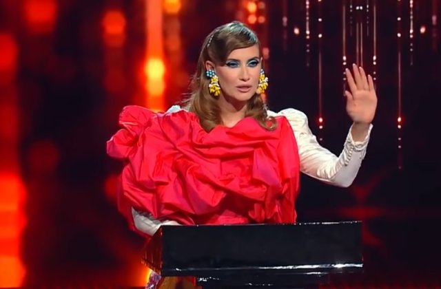 Iulia Albu a șters pe jos cu Adela Popescu și Maria Constantin: &rdquo;O femeie trebuie să fie cultă&rdquo;