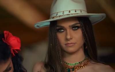 Theo Rose, sesiune de...