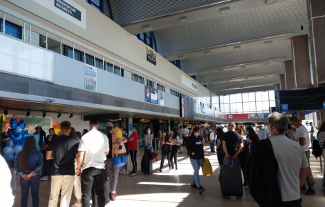 România înregistrează aproximativ 10 mii de noi cazuri de infectare cu COVID-19