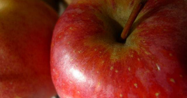 Merele, printre alimentele eficiente in combaterea respiratiei neplacute