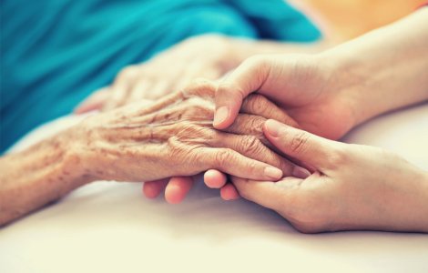 Apeleaza la un cămin pentru bătrâni care oferă posibilitatea unui trai decent !