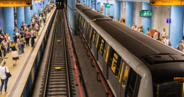 Bărbat de 43 de ani, prins de polițiști după 4 tâlhării în metrou, toate în aceeași zi. Le smulgea femeilor bijuteriile și o lua la fugă