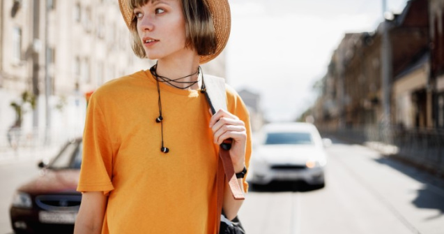 Cele mai bune tricouri pentru femei- ce culori trebuie să alegi?