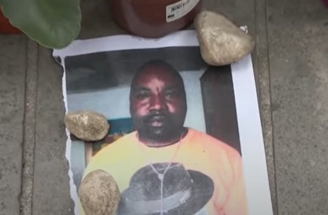 Crima ce a șocat Italia. V&acirc;nzător ambulant, ucis &icirc;n bătaie sub privirile trecătorilor, pe o stradă aglomerată. De ce nu a intervenit nimeni? 