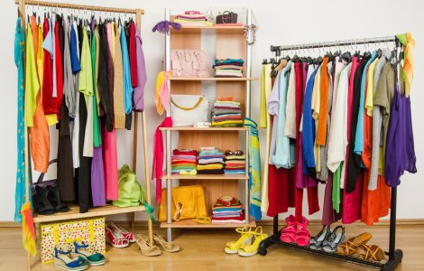 Îmbrăcămintea pe timp de caniculă. Care sunt cele mai potrivite haine pentru sezonul de vară