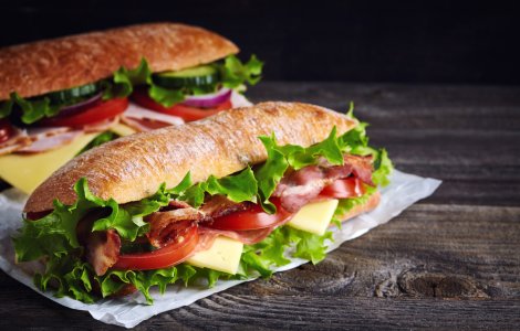 2.000 de dolari amendă pentru un pasager care transporta ilegal două sandviciuri