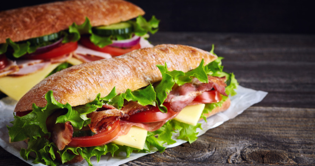 2.000 de dolari amendă pentru un pasager care transporta ilegal două sandviciuri