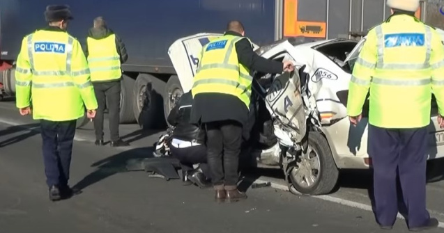 Mașină de poliție implicată într-un accident rutier