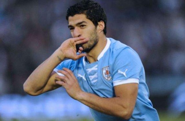 [VIDEO] Luis Suarez, numit simulant, rasist si "canibal" dupa ce l-a muscat pe Chiellini