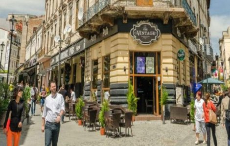 Ce patesc femeile cand merg pe strada in Bucuresti