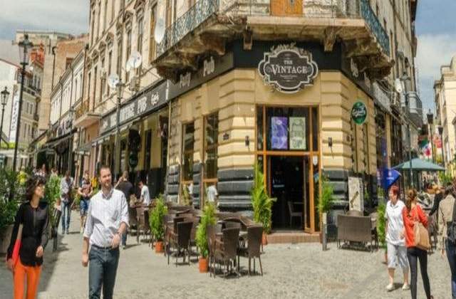 Ce patesc femeile cand merg pe strada in Bucuresti