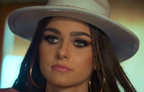 Theo Rose și-a pus din nou fanii pe jar. Ce dedicație i-a făcut noului ei iubit