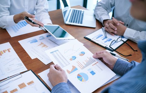 Românii care se întorc în țară pot primi până la 200.000 de lei pentru a-și deschide o afacere