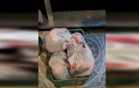 Terasă închisă de ANPC, redeschisă de patron. Fost angajat: mâncarea e „moarte sigură”