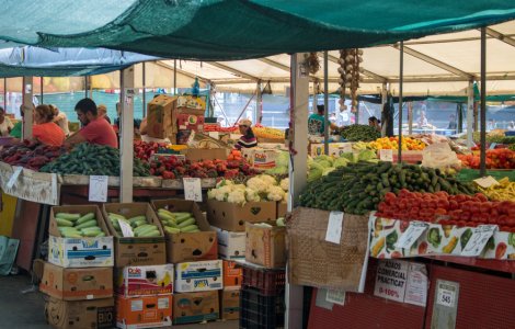 Legumele românești de sezon ne costă mai mult cu 50% față de anul trecut. „Să putem avea profit, trebuie să scumpim”