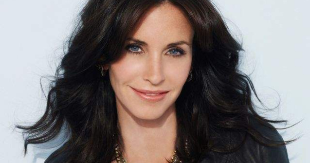 Actrita Courteney Cox s-a logodit cu chitaristul trupei Snow Patrol
