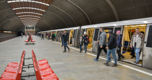 Alertă de incendiu la stația de metrou Titan. De la ce au izbucnit flăcările