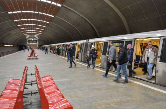 Alertă de incendiu la stația de metrou Titan. De la ce au izbucnit flăcările