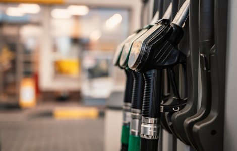 Prețul carburanților în România s-a mai ieftinit. Cât costă un litru de benzină