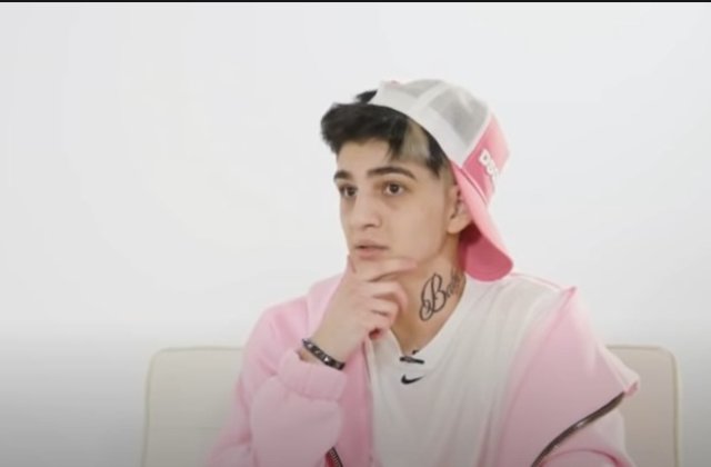 VIDEO Un fan a &icirc;ncercat să &icirc;i fure ceasul lui Abi Talent. Ce a declarat t&acirc;nărul, după ce l-a scuipat și l-a lovit 