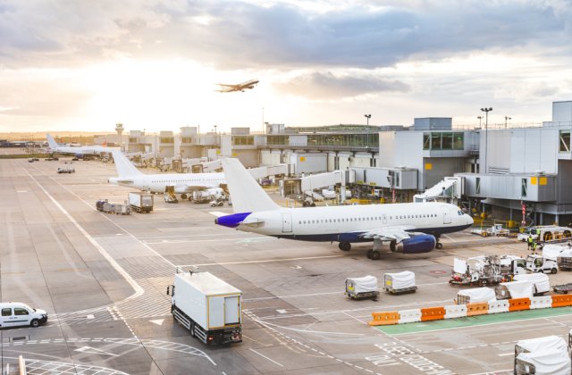 O companie aeriană low-cost renunță la biletele ieftine de 10 euro