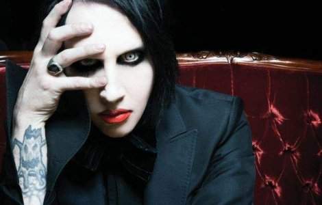 Marilyn Manson, atacat cu oua si apa sfintita de activistii ortodocsi rusi