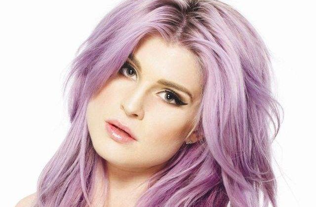 [FOTO] Kelly Osbourne si-a facut un tatuaj pe cap