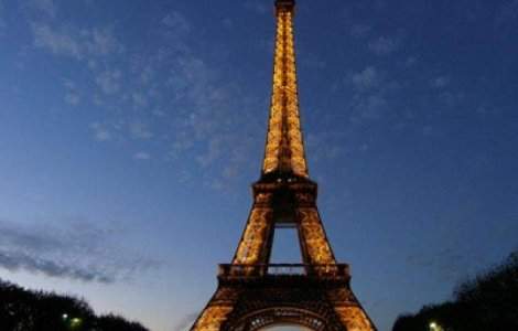  Foto  Cum arata "fratele mai mic" al Turnului Eiffel
