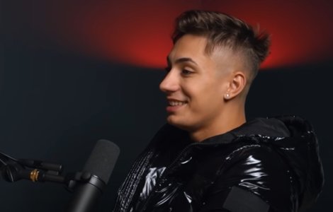 Yny Sebi câștigă sume fabuloase din muzică. Tânărul, gest de milioane pentru părinții și bunica lui: „Până la urmă, ei m-au crescut”