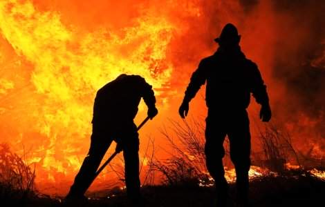 România trimite pompieri în Franța pentru a ajuta la stingerea incendiilor